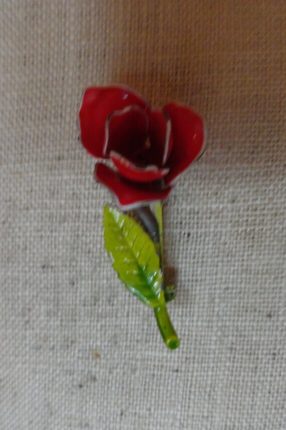 Vintage Women's Red Enamel Rose Bud Pin Tiny Broo… - image 4