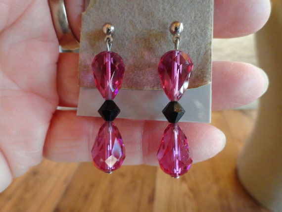 Vintage Women's Hot Pink & Black Glass Bead Earri… - image 5