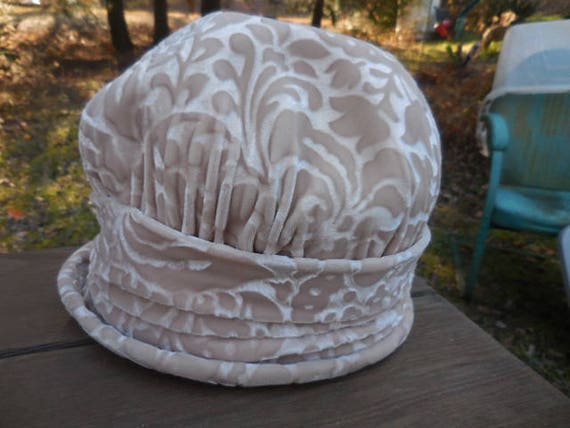 Vintage Women's Beige Cream Embossed Velvet Hat A… - image 2