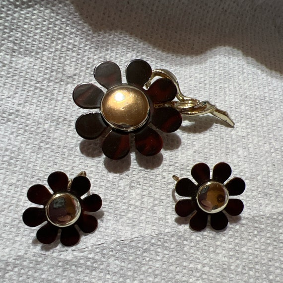 Vintage Women's Brown & Gold Pin and Earrings Set… - image 8