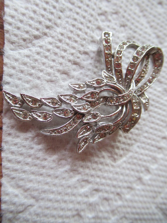 Vintage Women's Clear Rhinestone Brooch Small Bow… - image 2
