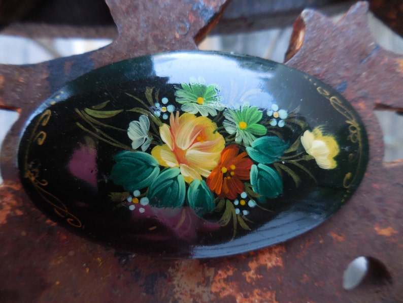Vintage 1990s Oval Black Laquer PinBrooch FlowersFloral YellowGreenBlueRed Retro Russian Hand Painted