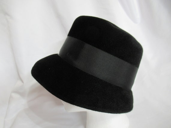 Vintage Women's Genuine Velour Black Hat Prop Wid… - image 5