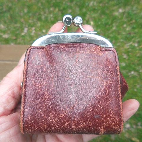 【ヴィンテージ】AIGNER アイグナー　高級ダレスバッグ バーガンディ鍵付本革 Vintage Etienne Aigner Maroon Change Purse With Kiss Lock, Small