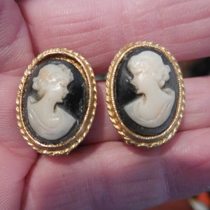 Vintage Women's Cameo Oval Earrings Gold Tone 1950s to 1970s Clip On Earrings Black & White Cameo Oval Lightweight Plastic image 1