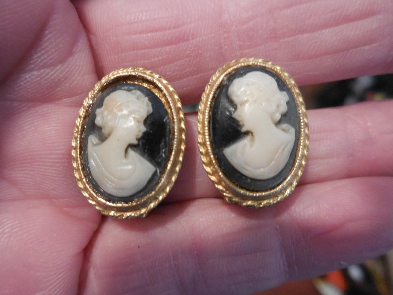 Vintage Women's Cameo Oval Earrings Gold Tone 1950s to 1970s Clip On Earrings Black & White Cameo Oval Lightweight Plastic image 1