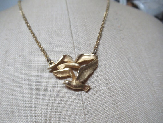 Vintage Women's Gold Tone Double Seagull Necklace… - image 4