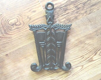 Vintage Black Cast Iron Trivet Metal Retro Grain & Tassel or Eagle Wall Hanging 1950s to 1970s Colonial Home Decor Farmhouse Country Choice