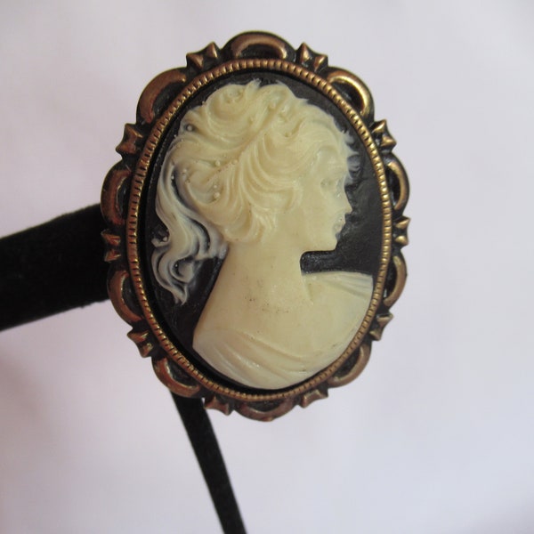 Vintage Women's Oval Cameo Antiqued Gold Tone Pin Off White on Black Cameo Brooch Plastic Large 1960s 1970s Girl's Gift Ladies Gift