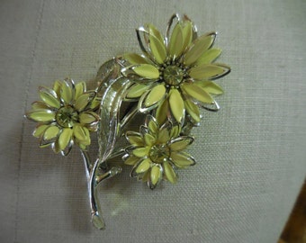 Vintage Women's Large Yellow Flower Pin Rhinestone & Enamel Ladies Brooch Triple Flowers Girl's Gift Gold Tone 1950s 1960s