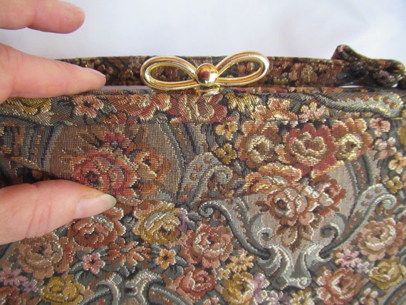 Vintage Women's Floral Tapestry Like Handbag Purs… - image 3