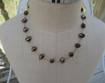 Vintage Women's Brown Pearl Necklace Iridescent Brown Fresh Water Pearl 1980s 1990s Beaded Gold Tone Chain & Gold Filled Clasp Dainty