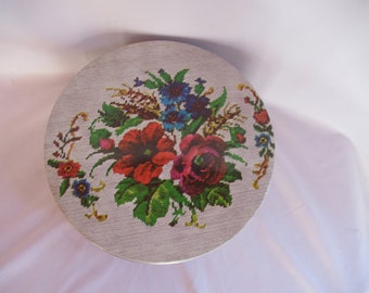 Vintage Embroidered Looking Tin Blue Red & Pink Flowers Round Tin Cookie Fruit Cake Tin Beige Sewing Tin Floral Small Storage 1960s 1970s