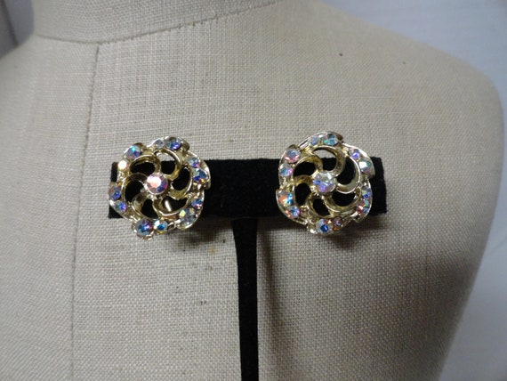 Vintage Women's Iridescent Rhinestone Earrings Go… - image 3