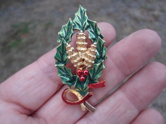 Vintage Women's Gerry’s Christmas Pin Gold Tone B… - image 4
