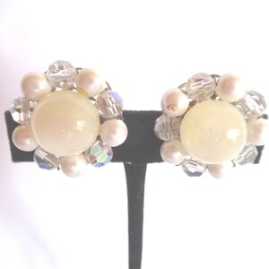 Vintage Iridescent Cluster Earrings Off-White Clip on 1950s 1960s Silver Tone Non Pierced Glass and Plastic