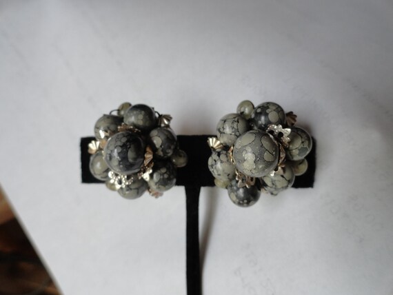 Vintage Women's Gray Earrings Plastic Beaded Clus… - image 2