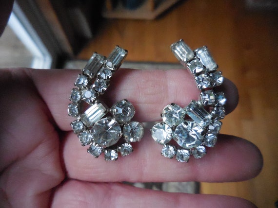 Vintage Women's Pronged Rhinestone Earrings Clip … - image 4