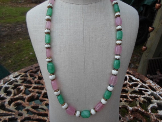 Vintage Women's Pink Green & White Glass Necklace… - image 1