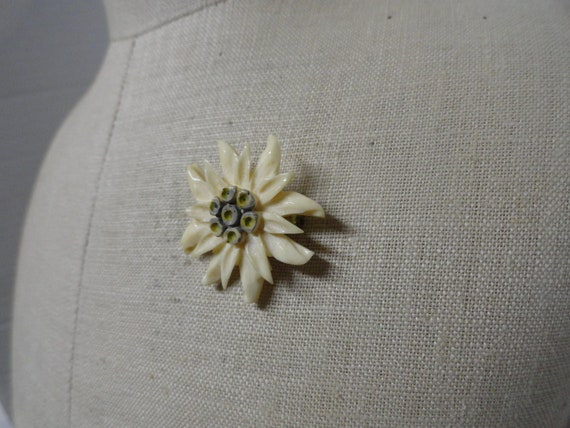 Vintage Women's Small Celluloid Eidelweiss Flower… - image 2