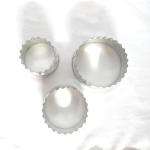 Vintage British Biscuit Tart Cutters Set of 3 Round Crimped Made in UK Kitchen 1940s 1950s Utensil Nesting Metal Silver