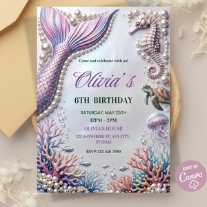 Könnte beinhalten: Eine Geburtstagseinladungskarte mit Meerjungfrauenschwanz, Seepferdchen, Meeresschildkröte, Qualle und Korallenriff. Der Text lautet: Come and celebrate with us! Olivia's 6TH BIRTHDAY, SATURDAY, MAY 25TH, 12PM - 2PM, OLIVIA'S HOUSE, 123 ANYWHERE ST, ANY CITY, ST 12345, RSVP: 123 456 7890.