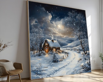 Può includere: Un grande dipinto incorniciato di un paesaggio invernale. L'opera raffigura una baita innevata con finestre illuminate, un sentiero tortuoso e un cielo stellato. La tavolozza dei colori comprende blu, bianchi e calde tonalità gialle.