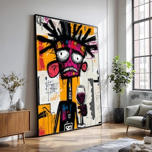Puede incluir: Gran impresión artística enmarcada que representa una figura abstracta sosteniendo una copa de vino tinto. La obra de arte utiliza líneas audaces y colores vibrantes, incluyendo rosa, amarillo y negro, creando una estética moderna. La impresión se exhibe en un espacio de vida contemporáneo.