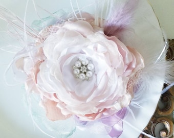 White blush peach wedding corsage, Wedding bridal corsage, Flower wrist corsage, Bridal corsage, Bridesmaids corsage, Prom corsage