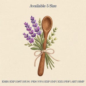 Może przedstawiać: Cyfrowa ilustracja drewnianej łyżki i bukietu lawendy i zieleni związanych sznurkiem. Tekst "Available 5 Size" znajduje się na górze. Formaty plików haftu są wymienione na dole.