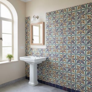 Puede incluir: Un letrero de madera rústica con el texto "Welcome to our home" en letras blancas. El letrero presenta un acabado envejecido y un diseño simple y acogedor, perfecto para la decoración de la entrada.