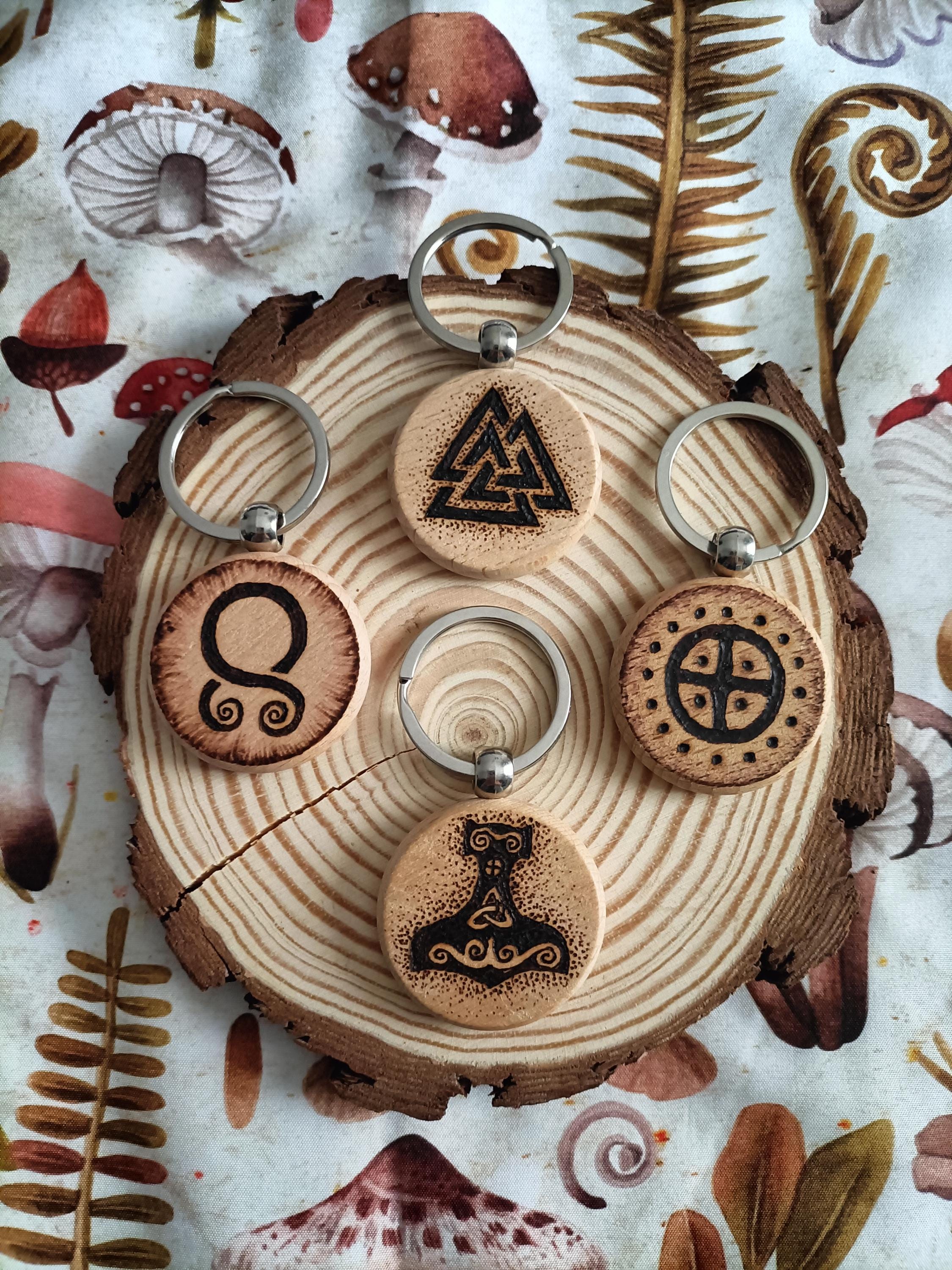 北欧をテーマにした木製キーホルダー - Etsy 日本