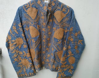 Veste bleue brodée à la main • Manteau bohème à fleurs
