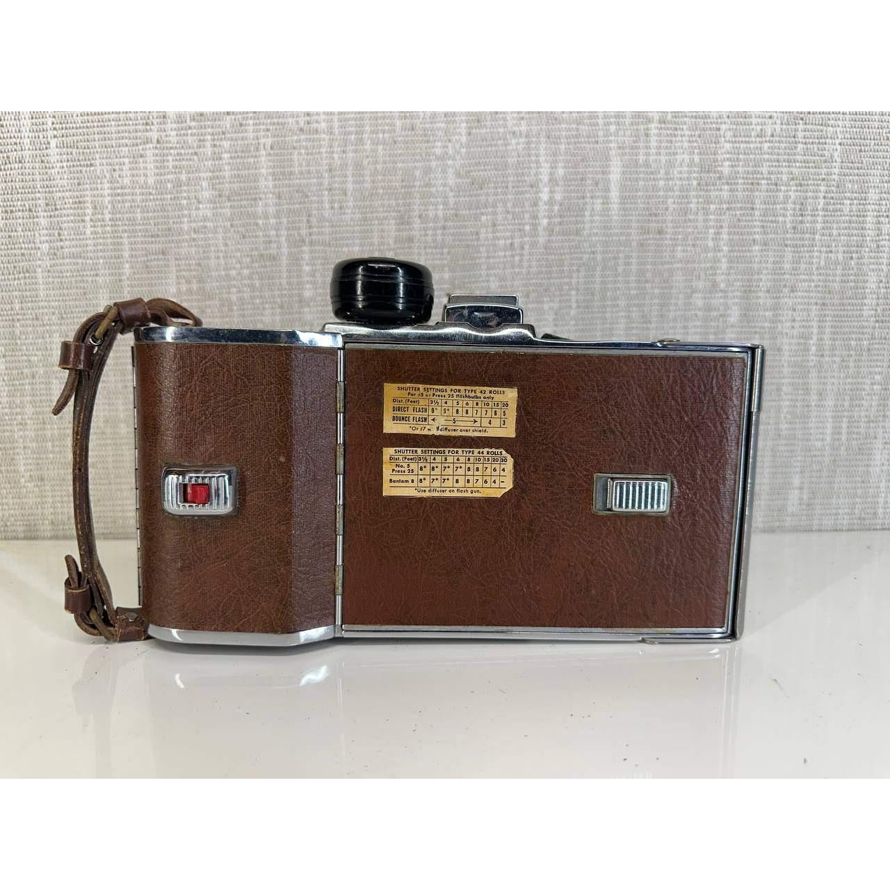 Vintage Polaroid Land Camera Brown Leatherette Chrome Finish 054 (112)