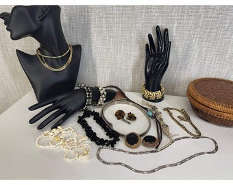 Vintage Costume Jewelry Lot Gold Silver Tone Necklaces Bracelets 056 (19)
