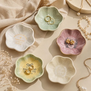 Benutzerdefinierte Name Schmuck Halter, personalisierte Keramik Ring Schale, geschnitzte Initialen Schmuck Tablett, Hochzeit & Verlobung Geschenk für Paare