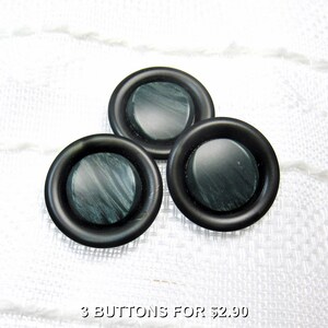 珍しい組み合わせ：7/8インチ（22 mm）ダークグリーンと緑青のボタン