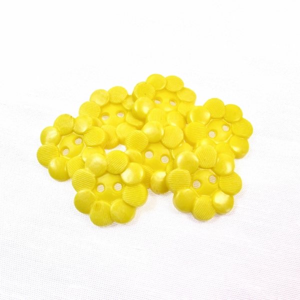 Circle 'Round: 3/4" (19mm) Lemon Yellow Buttons • Set of 7 Vintage New Old Stock Matching Buttons