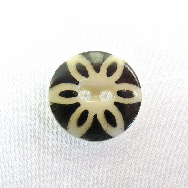 Antique Ceramic: 11/16" (18mm) Black and Ivory China "Stencil" Button