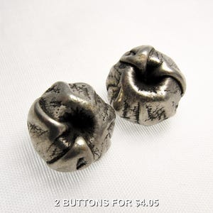 Capullos antiguos: botones de capullo de flor de metal plateado antiguo de 3/4" (19 mm) • Juego de 2 botones antiguos nuevos a juego