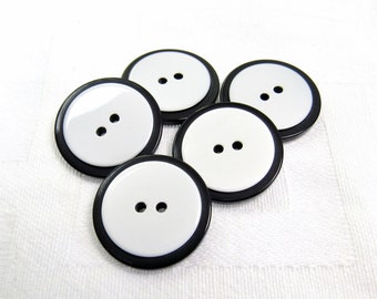 B1060 10 x 12mm White and Black Flower Round Plastic Buttons 
