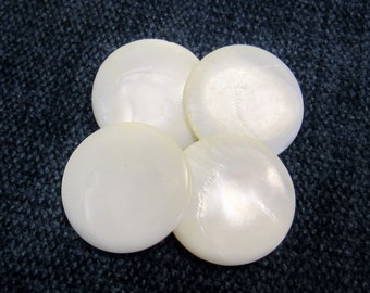 Blanc nacré : 7/8 po. (22 mm) boutons en nacre lustré • Lot de 4 boutons vintage assortis neufs