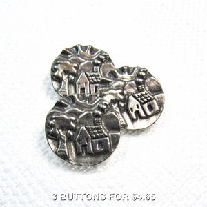 Puede incluir: Tres botones metálicos plateados con un diseño en relieve de una casa, árboles y un paisaje. Los botones son redondos y tienen una estética vintage detallada. El texto "3 BUTTONS FOR" es visible en la parte inferior de la imagen.