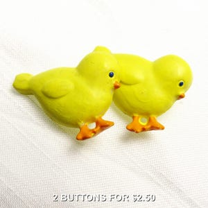 Baby Chicks: 1&quot; (25mm) Wide x 7/8&quot; (22mm) High) Novelty Buttons • Set of 2 Vintage New Old Stock Buttons