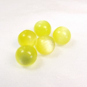 Citron phosphorescent : boutons boule jaunes de 13 mm 1/2 po. Lot de 5 boutons vintage neufs/inutilisés image 1