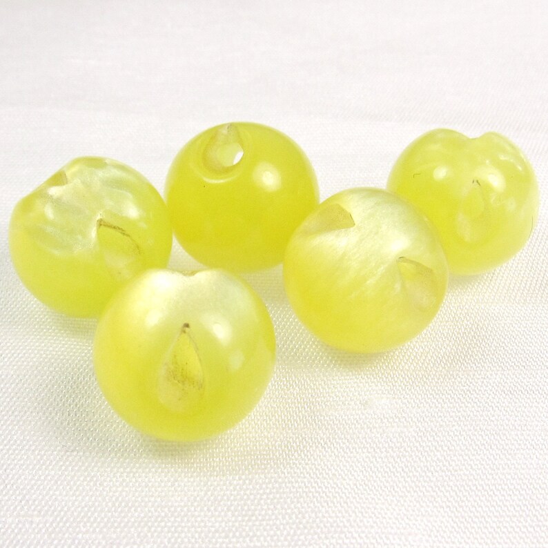 Citron phosphorescent : boutons boule jaunes de 13 mm 1/2 po. Lot de 5 boutons vintage neufs/inutilisés image 2