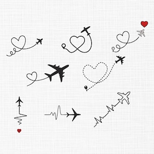 Può includere: Una collezione di illustrazioni di aerei neri con percorsi a forma di cuore e un accento a forma di cuore rosso. I disegni variano, tra cui linee continue e tratteggiate, e un percorso a forma di battito cardiaco. Lo sfondo è bianco strutturato.