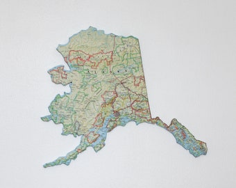 ALASKA State Map Wall Decor | Alaska | Wall Decor | Vintage Maps | Perfect Gift for Any Occasion | Map Decor | Medium Size