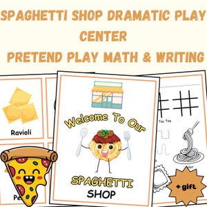 Peut inclure: Un ensemble de jeu coloré sur le thème d'un magasin de spaghettis, avec un personnage de spaghetti de dessin animé. Comprend une part de pizza, des raviolis et un jeu de Tic-Tac-Toe. Le texte indique "Spaghetti Shop Dramatic Play Center".