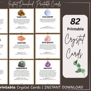 Può includere: Un set di 82 carte stampabili sui cristalli con immagini e descrizioni di varie pietre tra cui corniola, occhio di tigre, calcedonio, shungite, pietra del sole, quarzo rosa, labradorite e ametista, con testo su chakra e segni zodiacali.